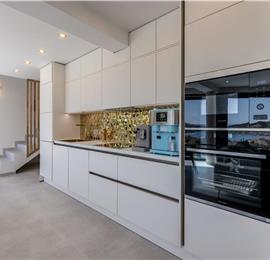 4 bedroom villa with heated pool and sea view in Vinišće, sleeps 8